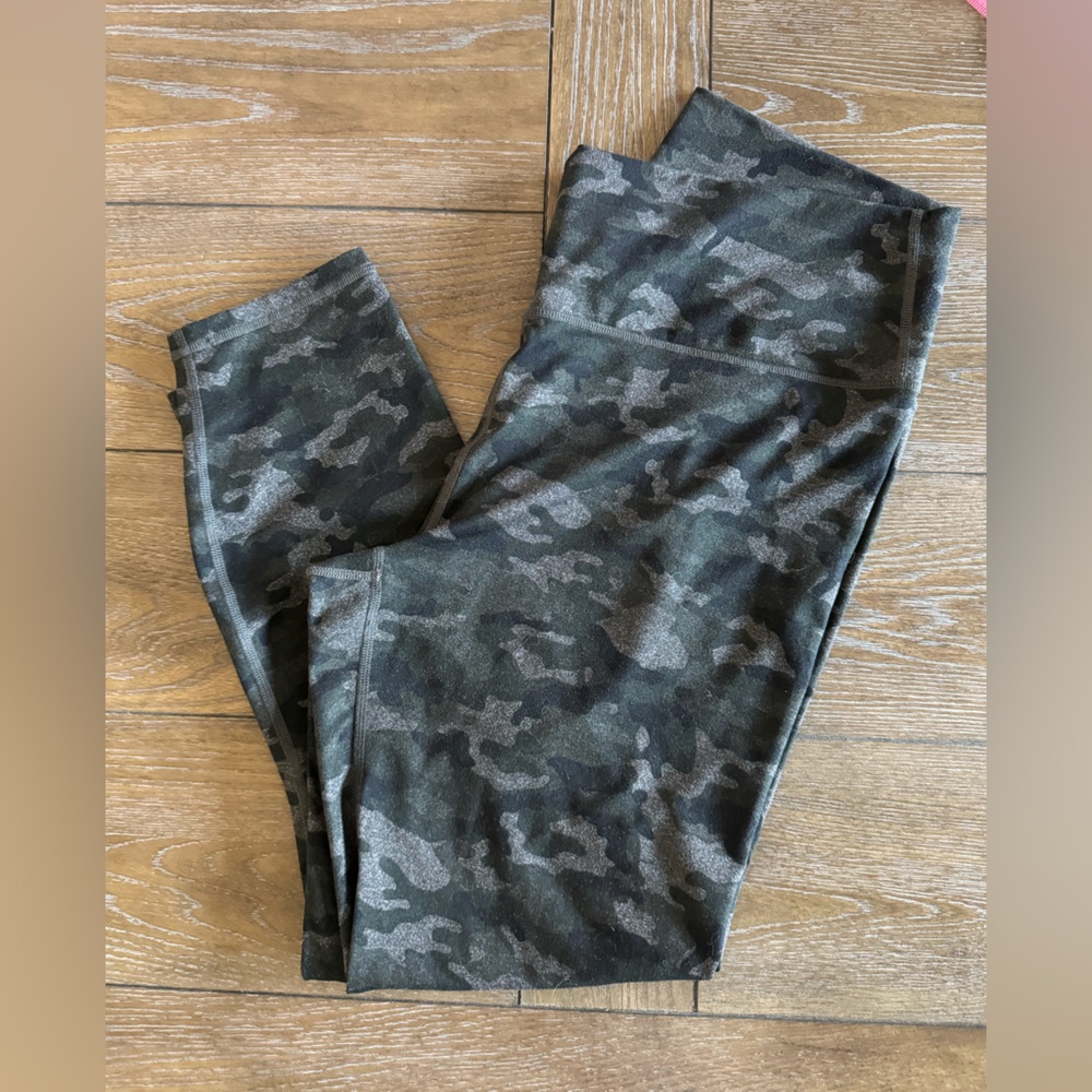 Fabletics Women's Camouflage Leggings in black and Gray